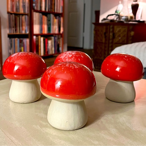 🍄Cute Groovy Red Crème Ceramic Stoneware Glazed Home Decor Fine Art Mushrooms🍄 - Picture 2 of 7